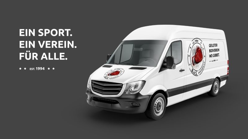 Fahrzeugbeschriftung des Box- und Sportvereins Dinslaken auf einem weißen Transporter mit Vereinslogo und dem Slogan „Ein Sport. Ein Verein. Für alle.“