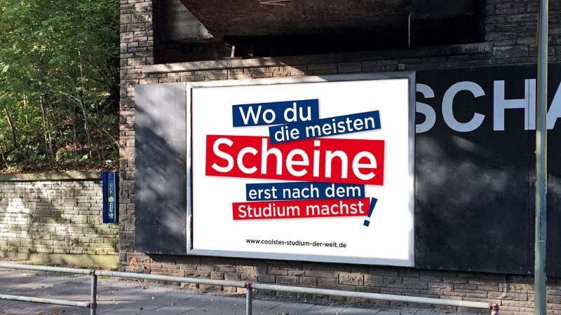 Großflächenplakat zur Ausbildung bei der Technischen Hochschule Georg Agricola mit dem Slogan „Wo du die meisten Scheine erst nach dem Studium machst!“.