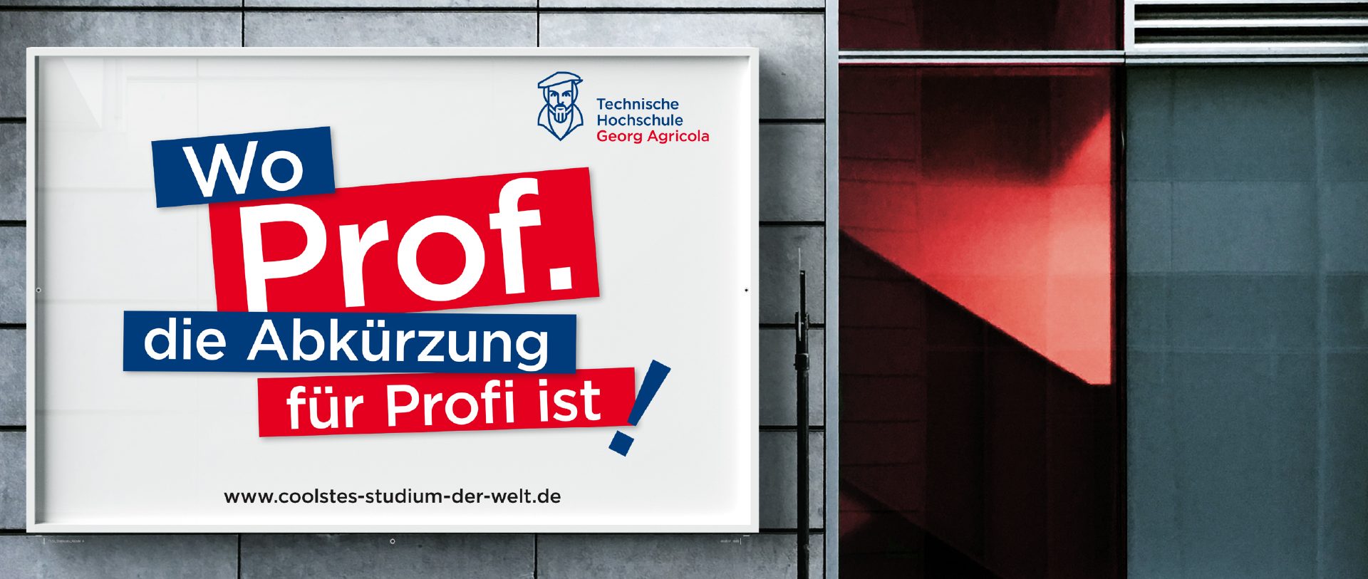 Großflächenplakat zur Ausbildung bei der Technischen Hochschule Georg Agricola mit dem Slogan „Wo Prof. die Abkürzung von Profi ist“.
