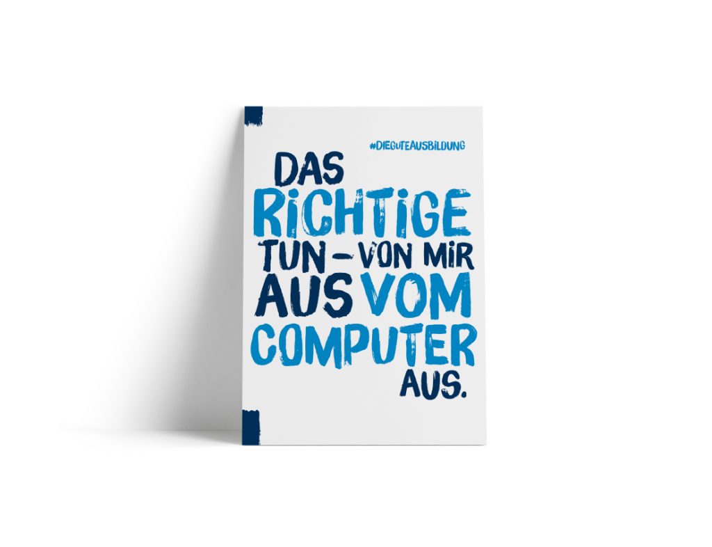 Ein weißes Plakat mit blauem und dunkelblauem Text in deutscher Sprache: „Das Richtige tun – von mir aus vom Computer aus“. Hashtag in der Ecke: #dieit@usbildung. Das Plakat hat einen weißen Hintergrund.